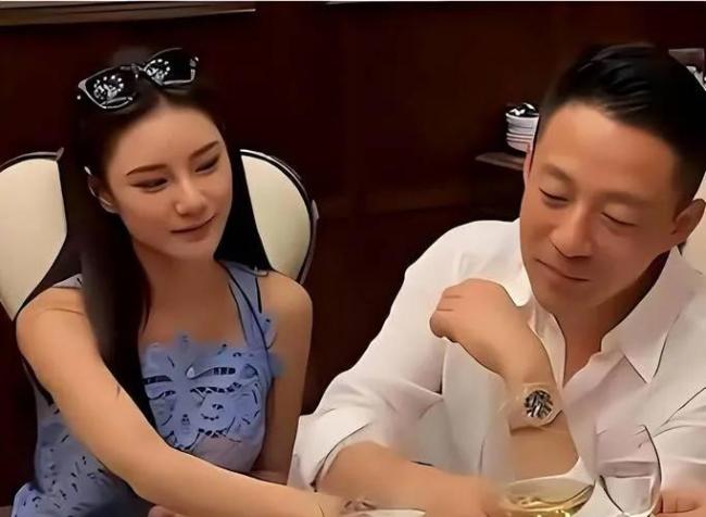 汪小菲大婚当天S妈发6条帖子 豪门恩怨引关注